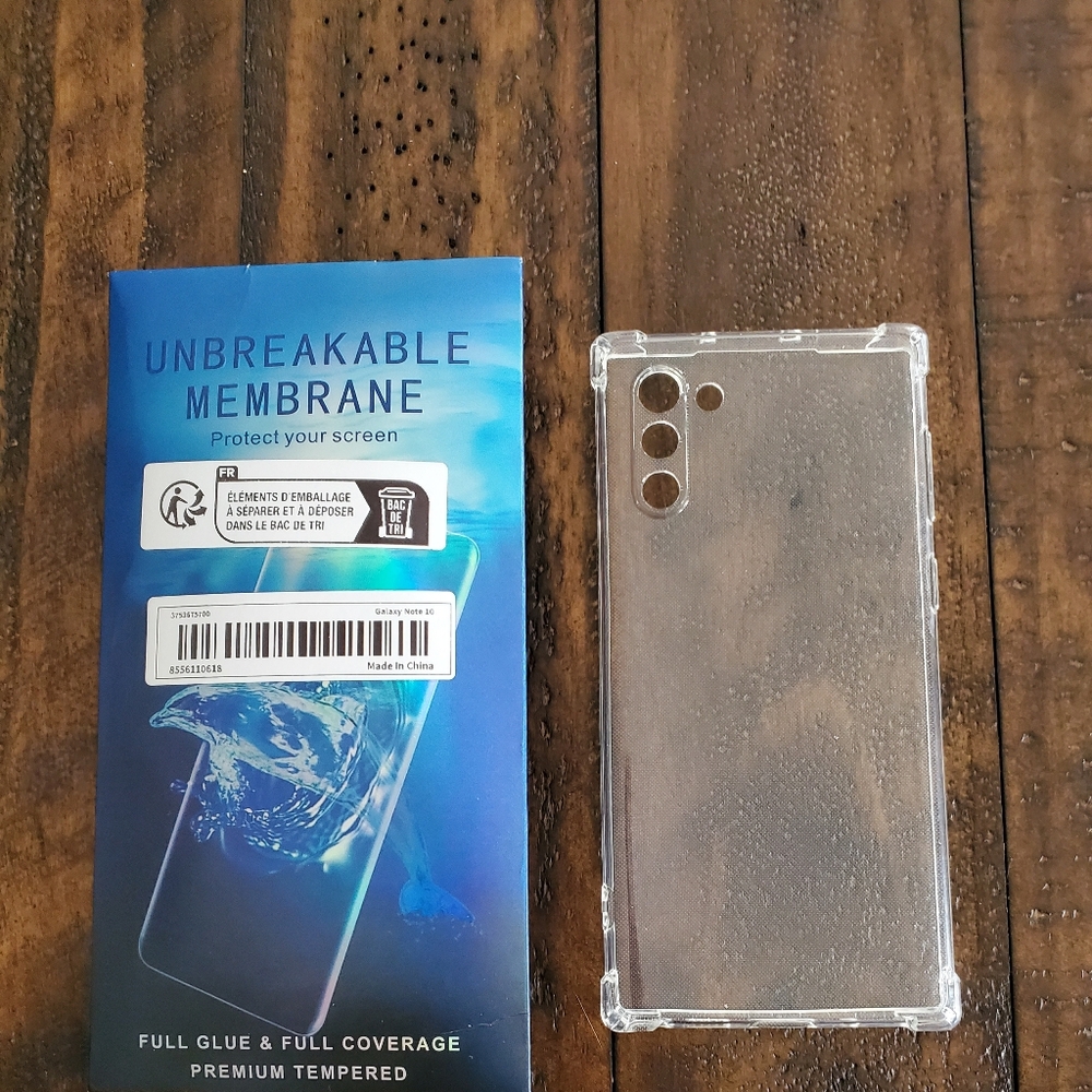 Samsung note 10 case and 5 screen protectors.